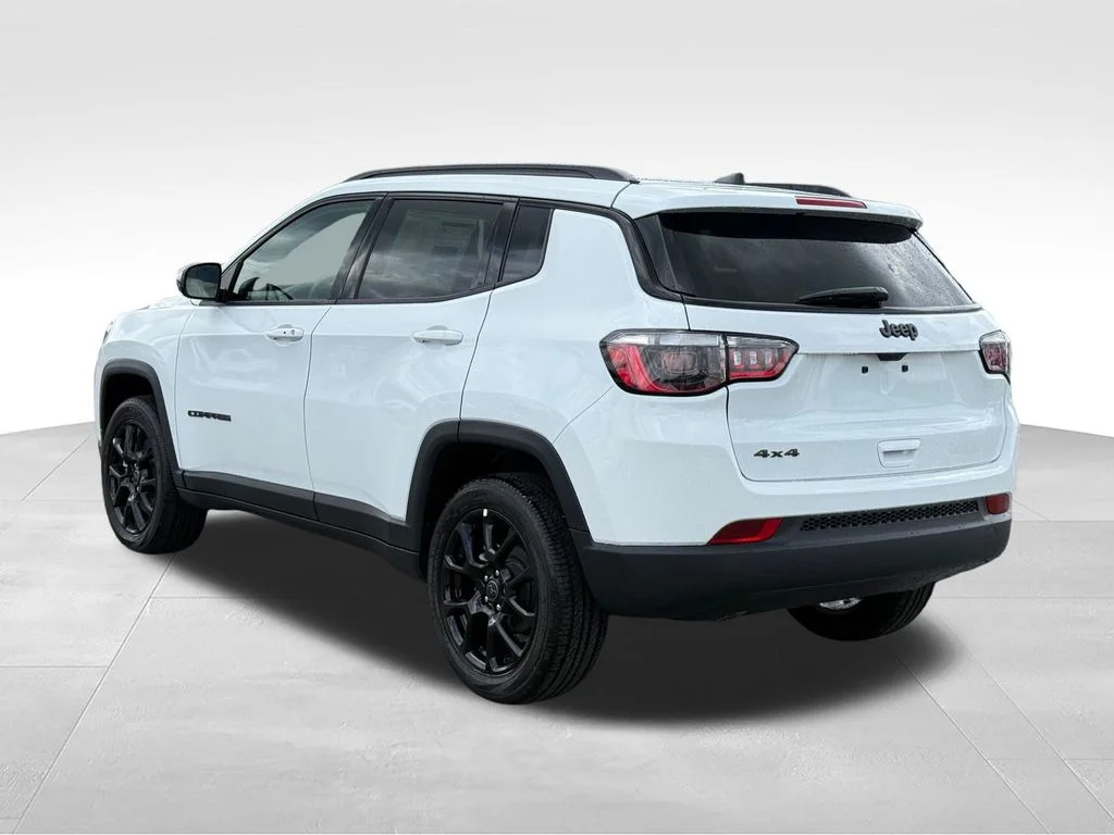 New 2026 Bright White Clearcoat Jeep Latitude image 3