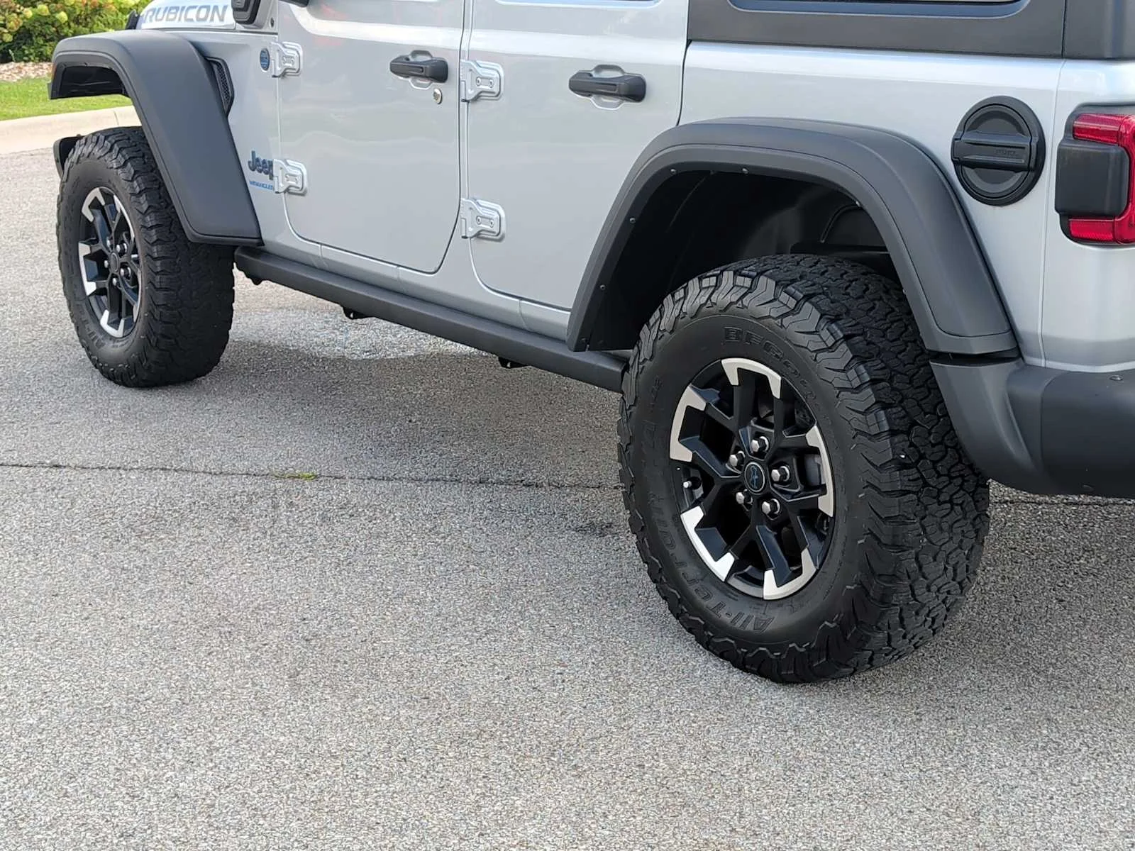 Used 2024 Silver Zynith Clearcoat Jeep Rubicon image 6