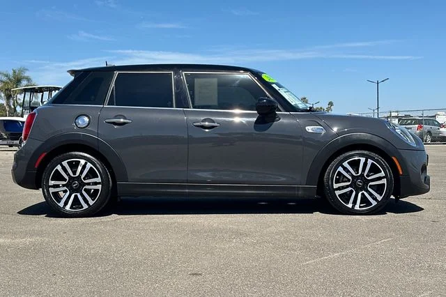 Used 2021 Thunder Gray Metallic MINI Signature image 3