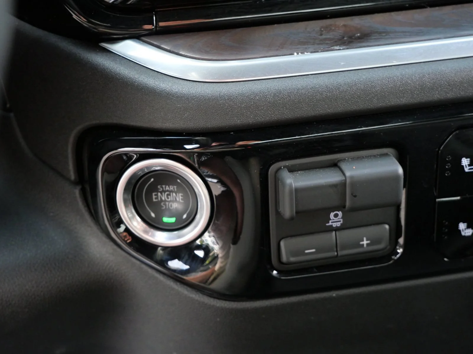 Certified Used 2026 Onyx Black GMC SLT image 22