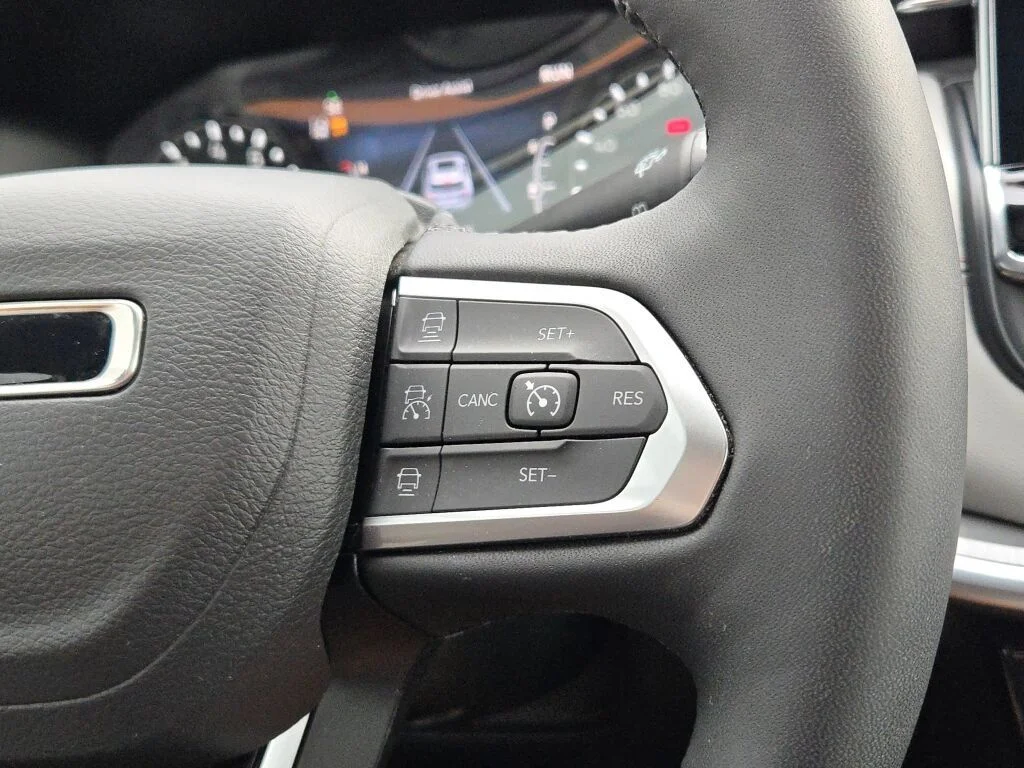 Used 2025 Bright White Clearcoat Jeep Limited image 28