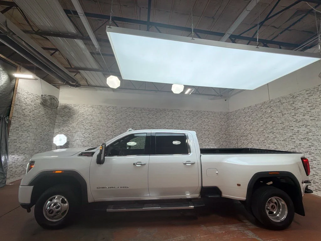 Used 2020 White Frost Tricoat GMC Denali image 4