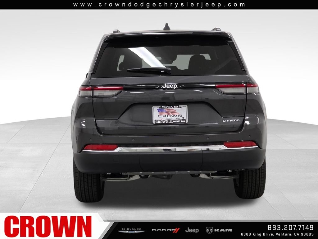 New 2026 Baltic Gray Metallic Clear-Coat Exterior Paint Jeep Laredo image 6