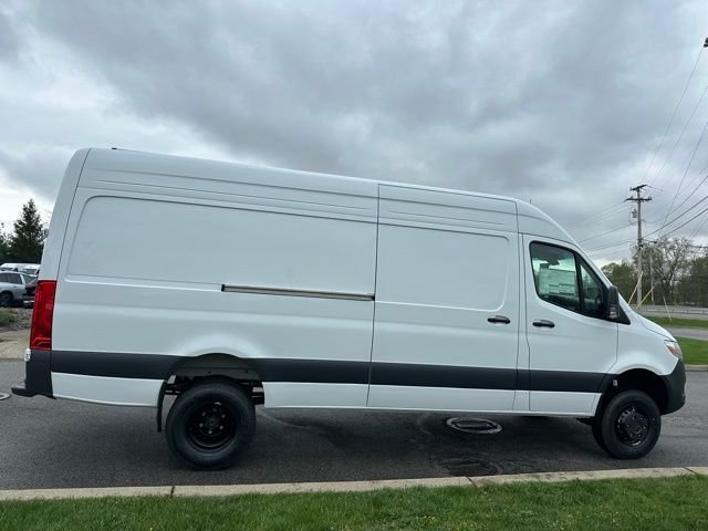 New 2026 Arctic White Mercedes-Benz Cargo 170 WB image 6