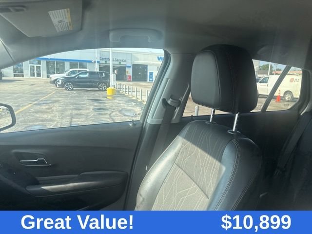 Used 2018 SILVER ICE METALLIC Chevrolet LT image 38
