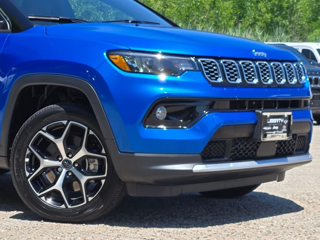 New 2026 Hydro Blue Pearl-Coat Exterior Paint Jeep Limited image 2