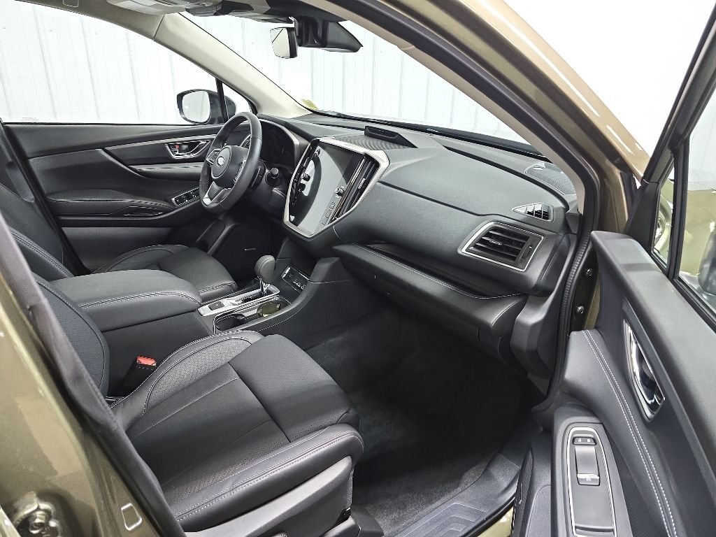 2025 Subaru Ascent Limited - Photo 16