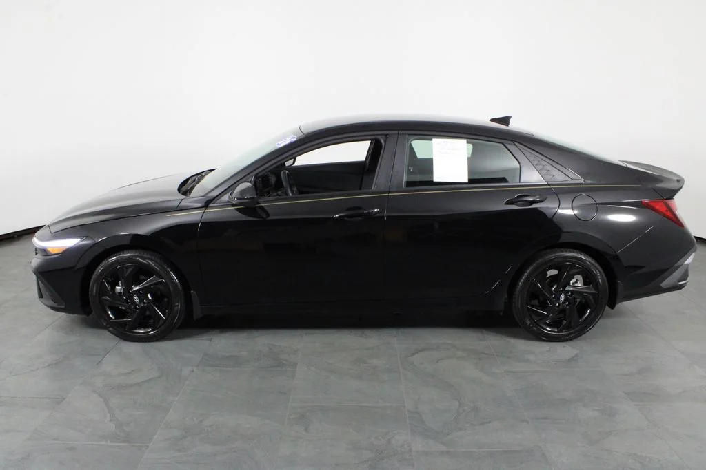 Used 2026 Black Hyundai SEL Sport image 14