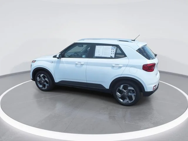 Used 2025 White Hyundai SEL image 5