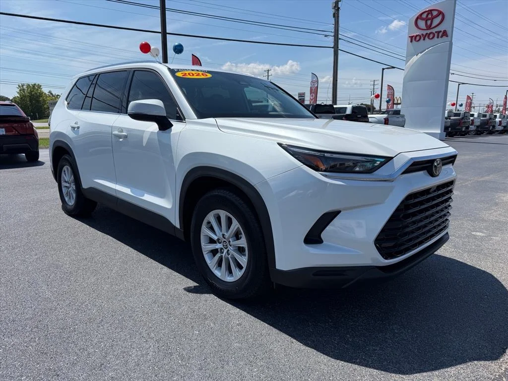 Used 2026 Pearl Toyota XLE image 2