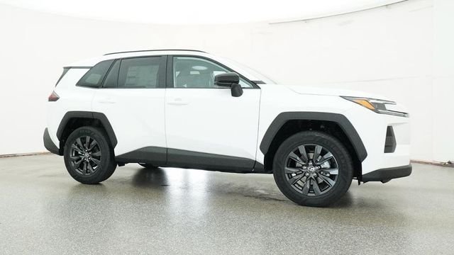 New 2026 Ice Cap Toyota XLE Premium image 11
