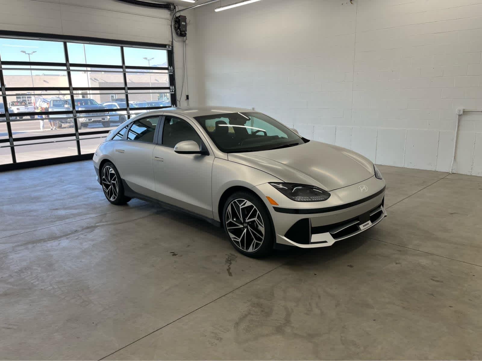 Used 2025 Gravity Gold Matte Hyundai SEL image 5