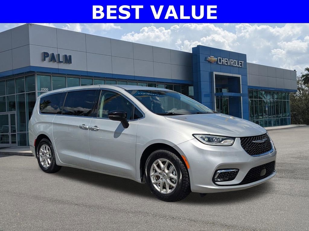 2024 Chrysler Pacifica Touring L's photo