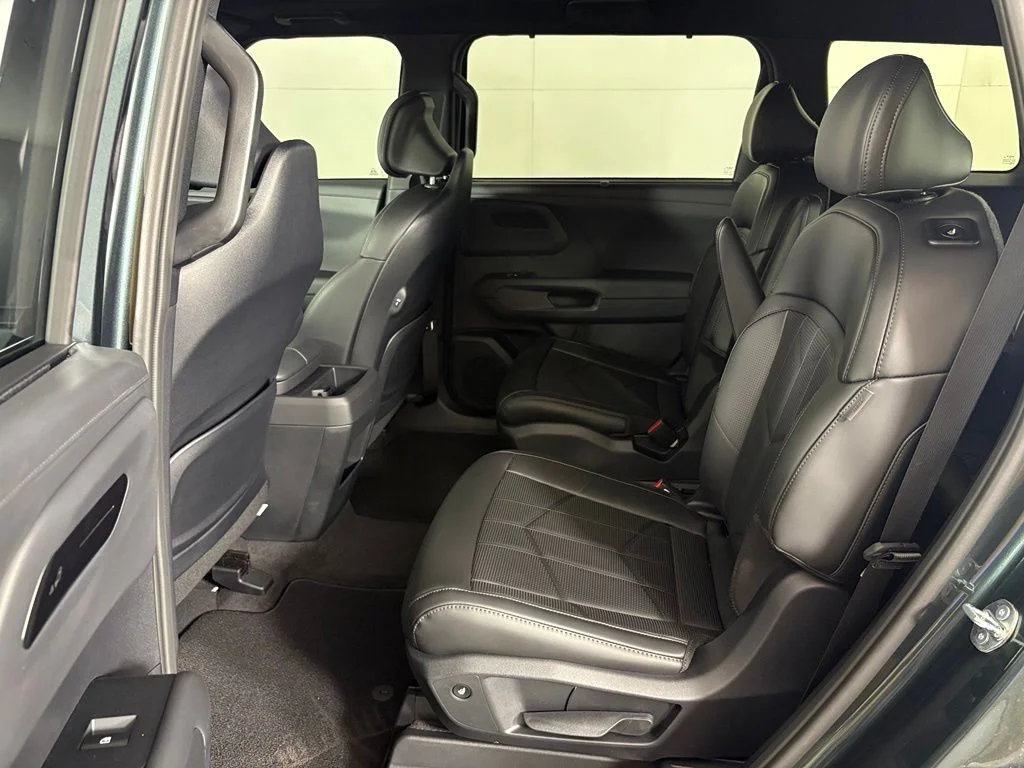 New 2027 Black Jade Green Kia X-Line EX image 39
