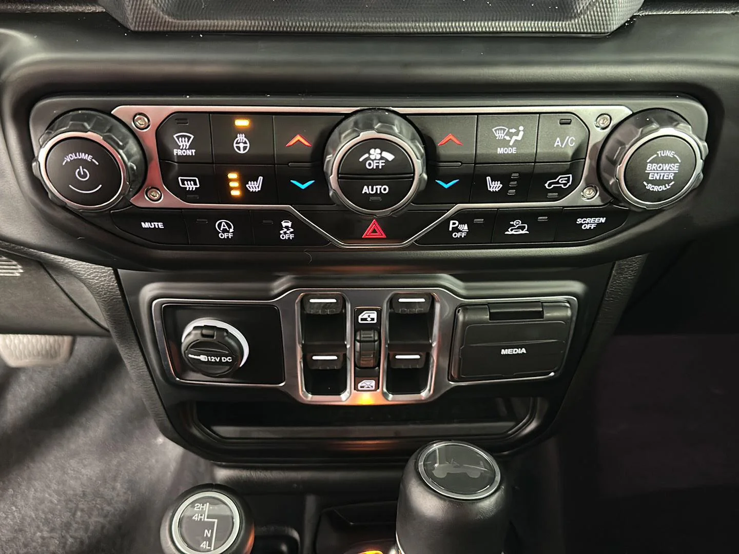 Used 2023 Black Clearcoat Jeep Sahara Altitude image 36
