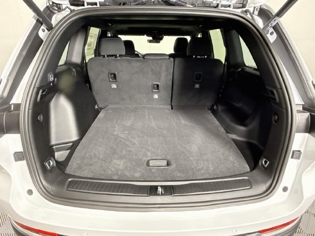 New 2027 Bright White Clear-Coat Paint Jeep Laredo X image 25
