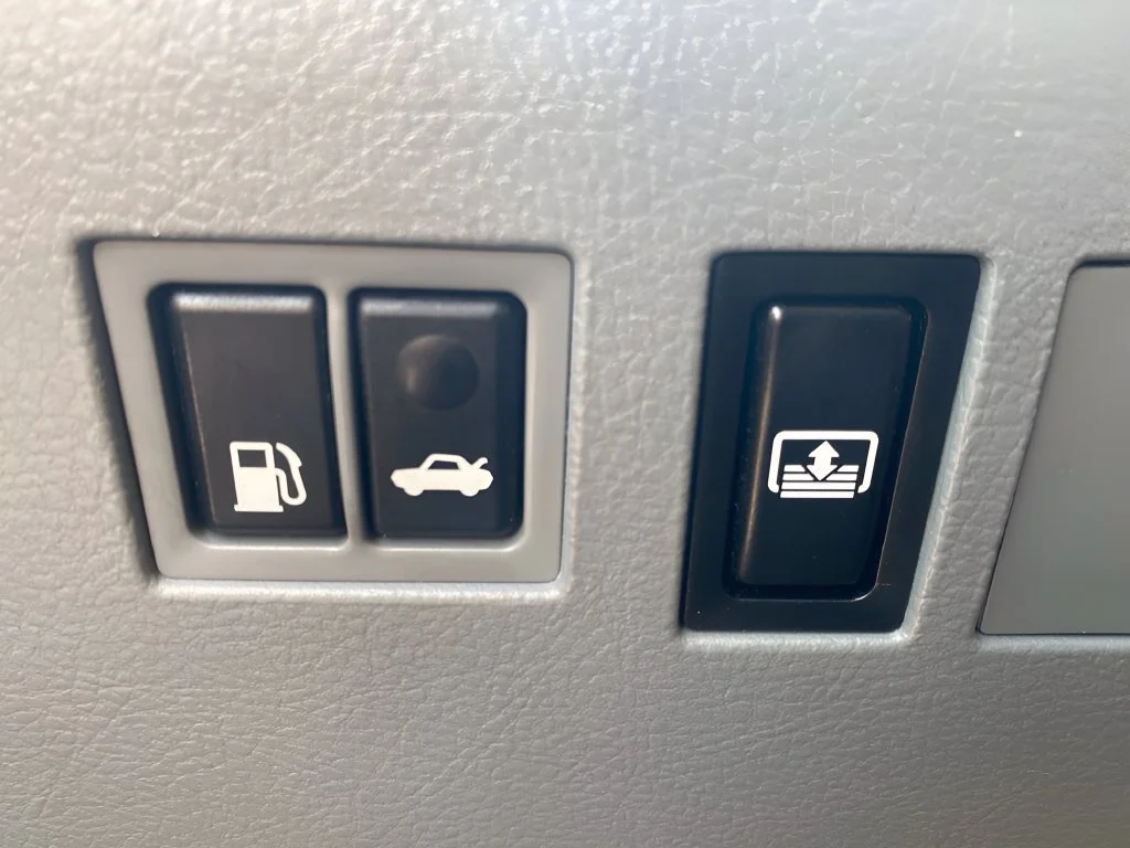 Used 2007 Silver Toyota XL image 18