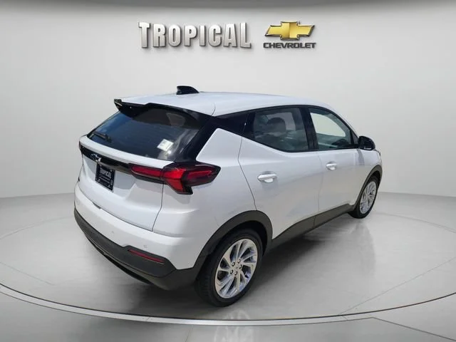 New 2027 Summit White Chevrolet LT image 5