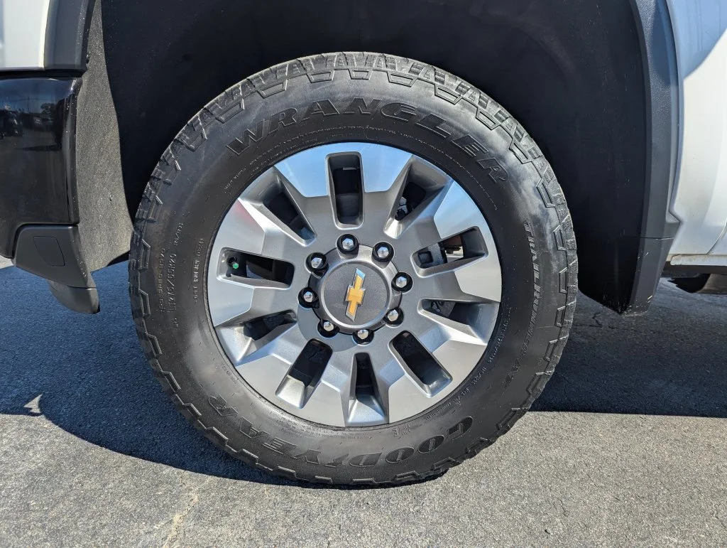 Used 2024 White Chevrolet Custom image 6