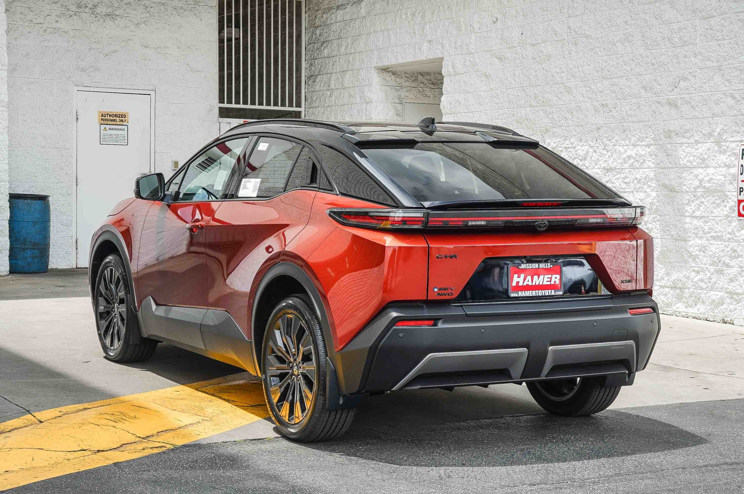 New 2026 Tandoori with Midnight Black Metallic roof Toyota XSE image 4