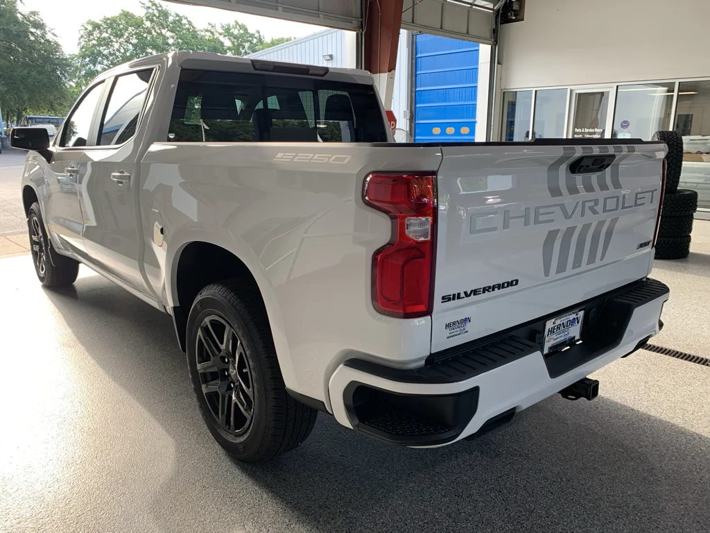 New 2026 Summit White Chevrolet RST image 6