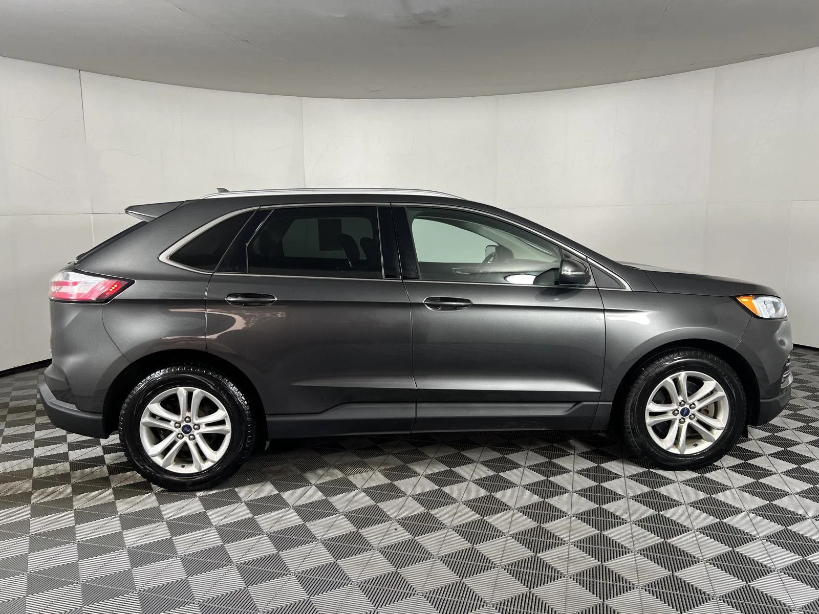 Used 2019 Magnetic Ford SEL image 16