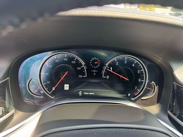 Used 2019 White BMW 750i xDrive image 33