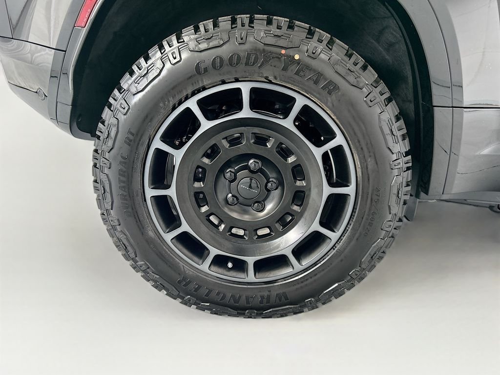 New 2026 Narvik Black Land Rover OCTA image 32