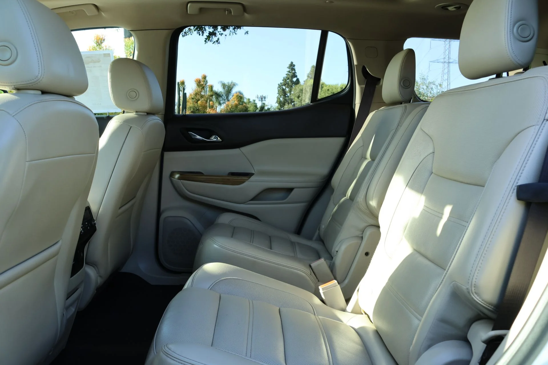 Used 2017 White GMC Denali image 22