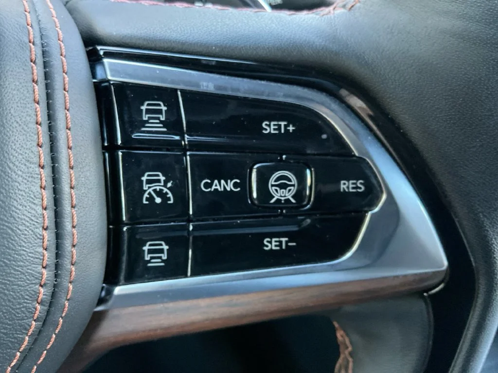 Used 2022 White Jeep Summit image 37