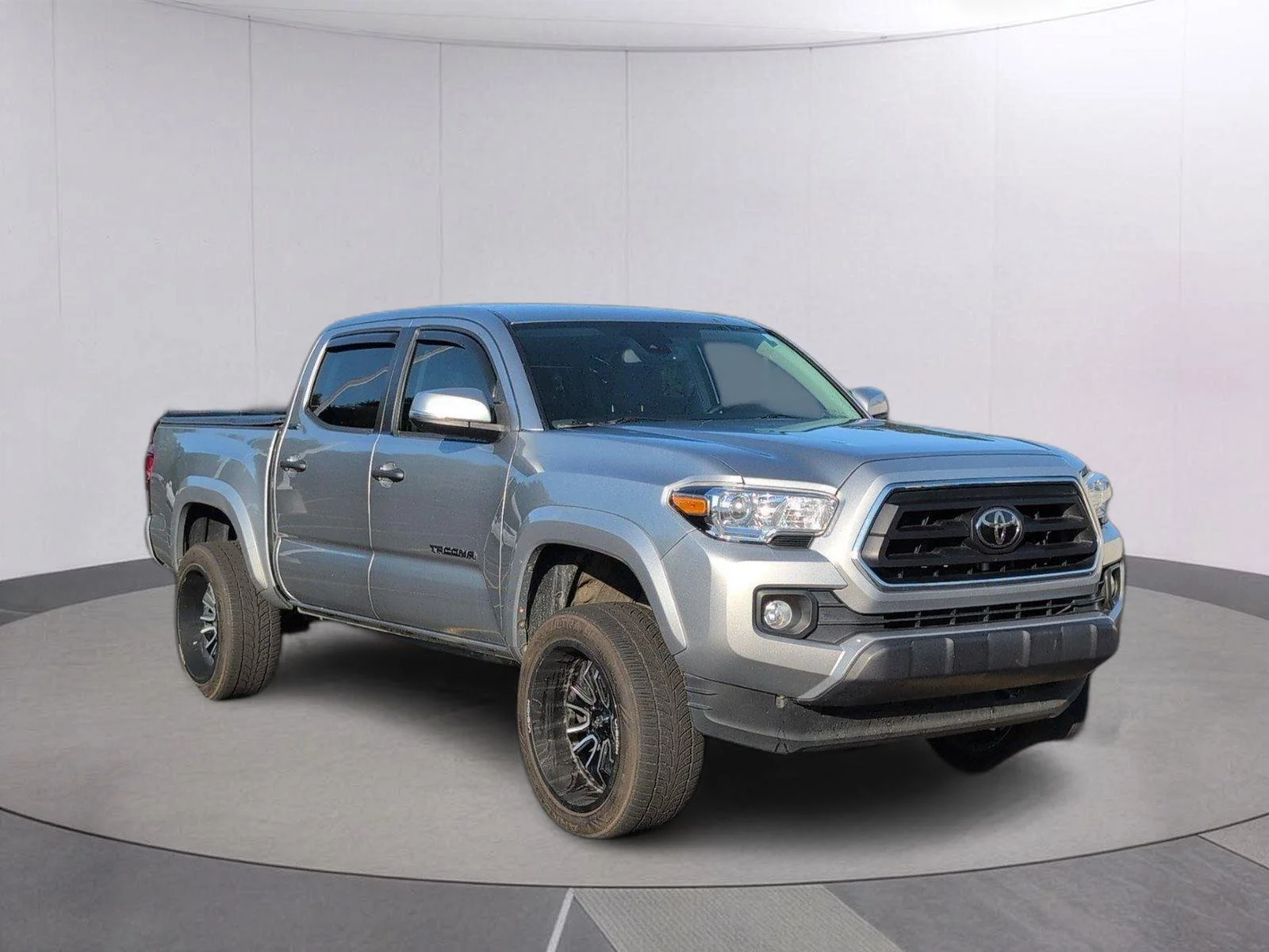 Used 2022 Celestial Silver Metallic Toyota SR5 V6 image 10