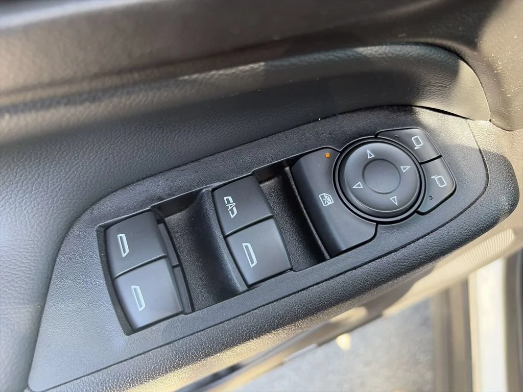 Used 2018 SILVER ICE METALLIC Chevrolet Premier image 30