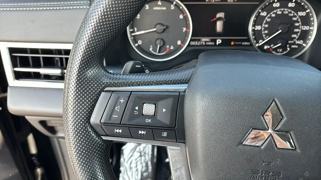 Used 2025  Mitsubishi ES image 22