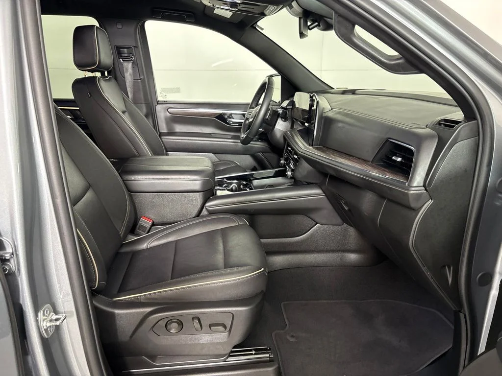 Used 2025 Gray Chevrolet Premier image 18
