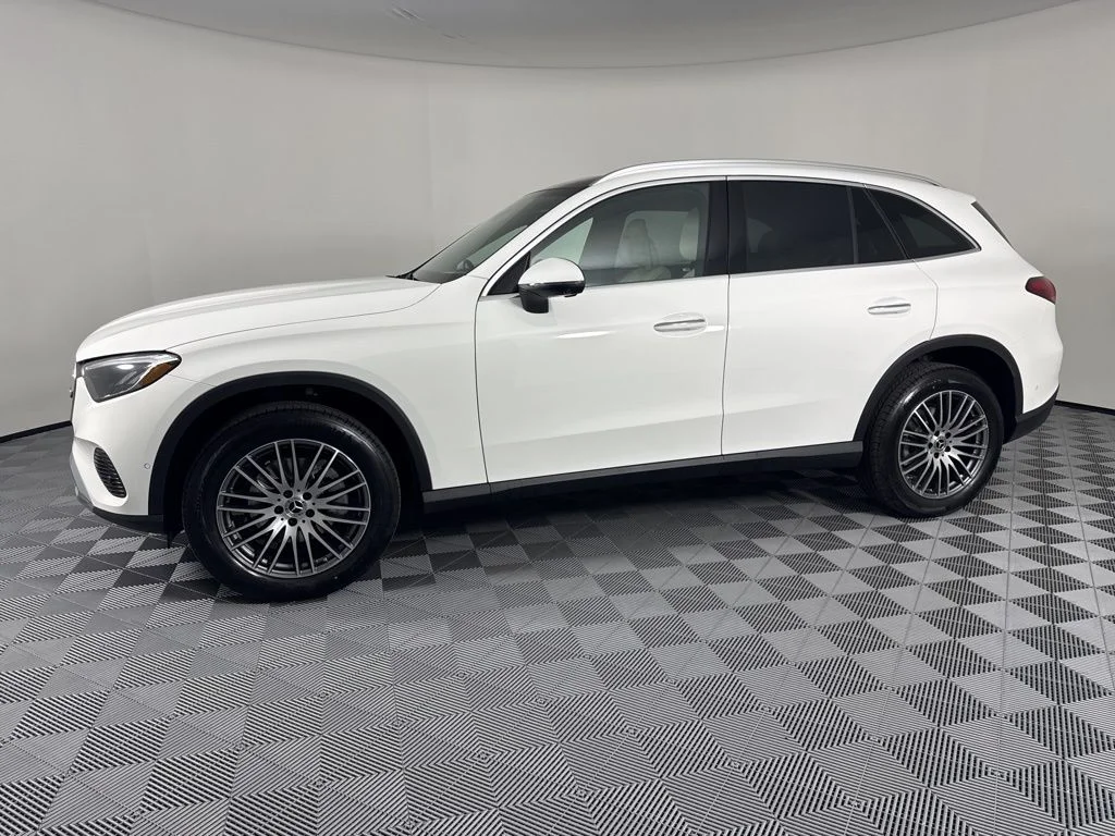 New 2026 White Mercedes-Benz GLC 300 image 10