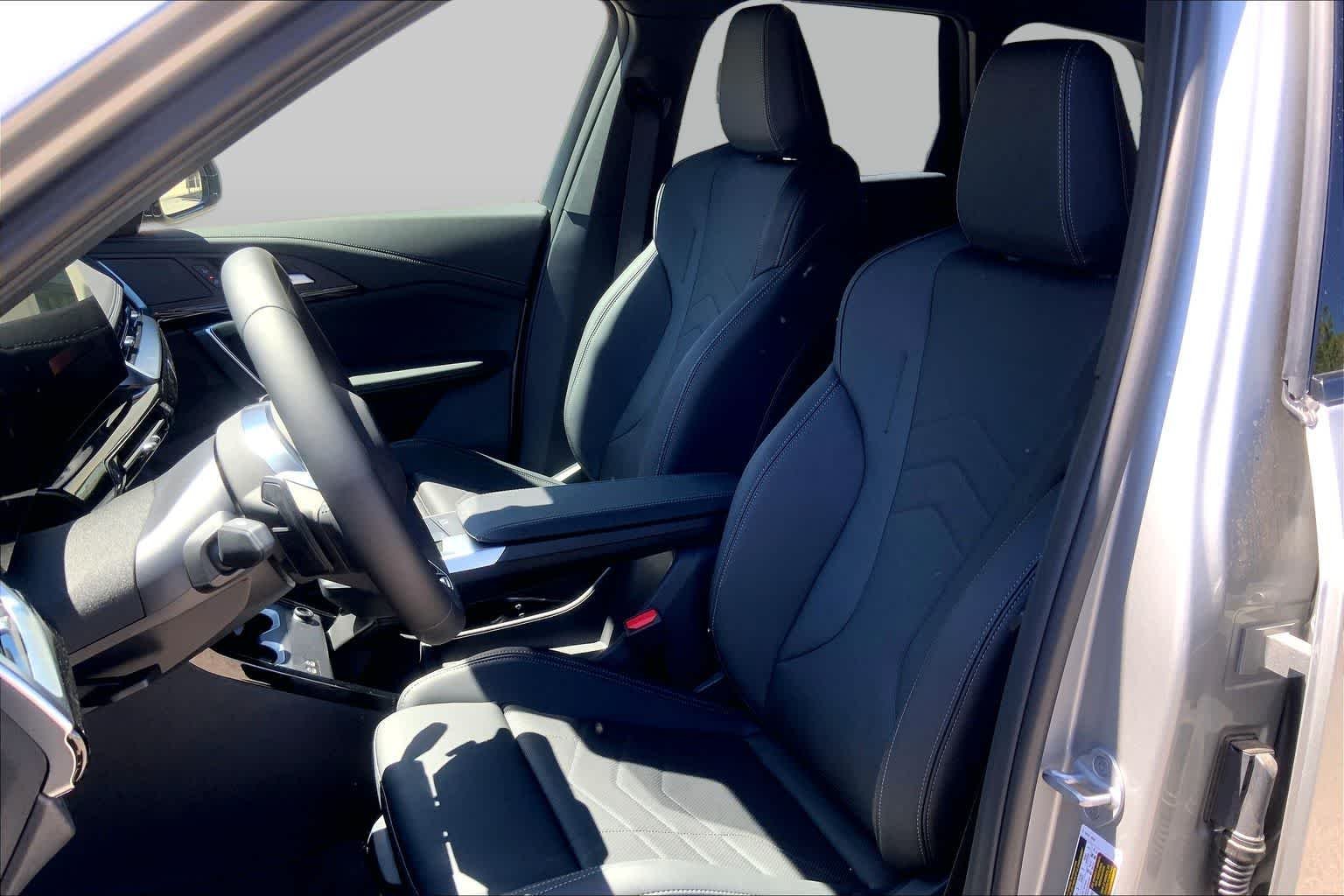 New 2026 Space Silver Metallic BMW xDrive28i image 9