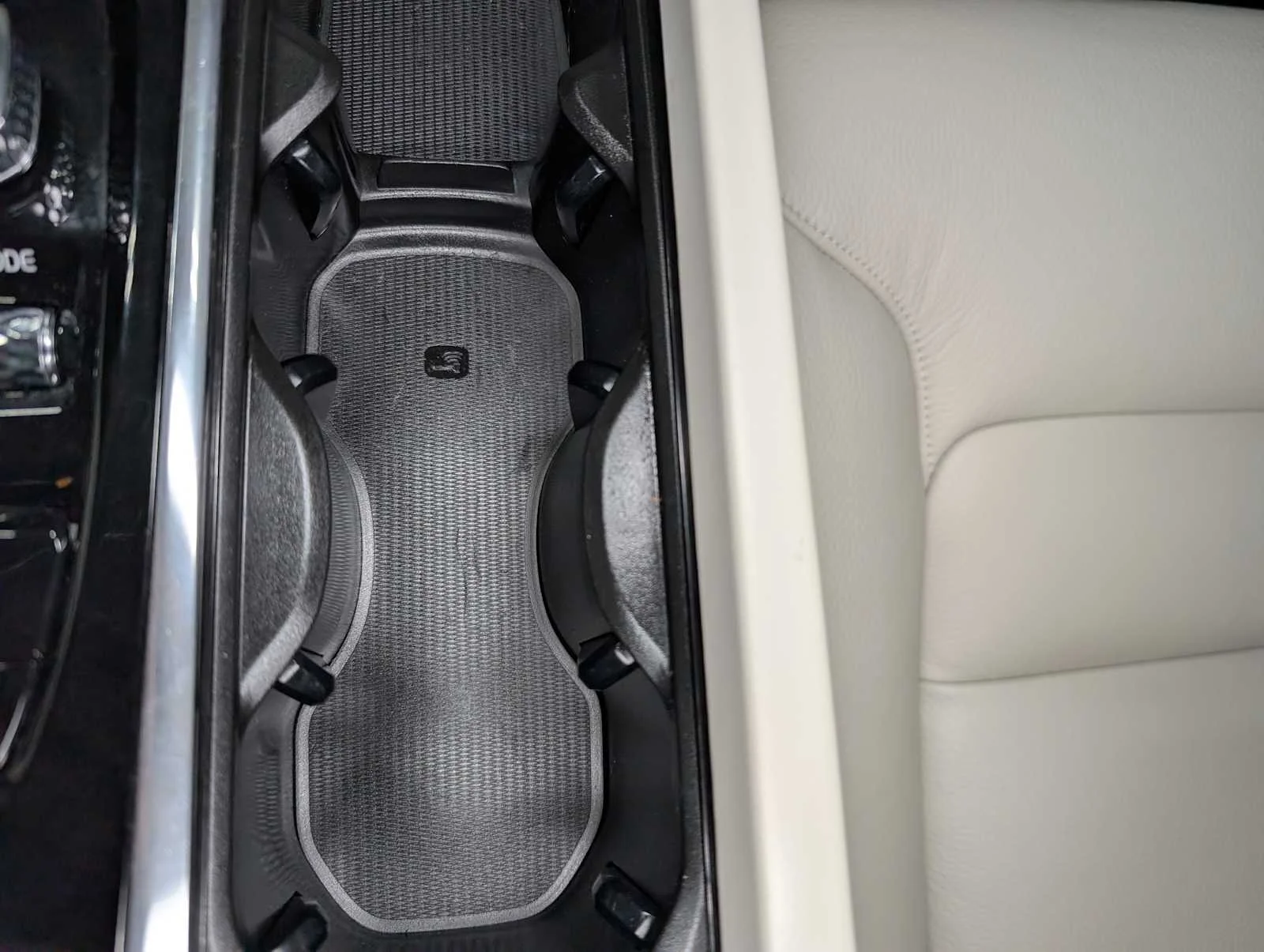 Used 2020  Volvo Momentum image 29