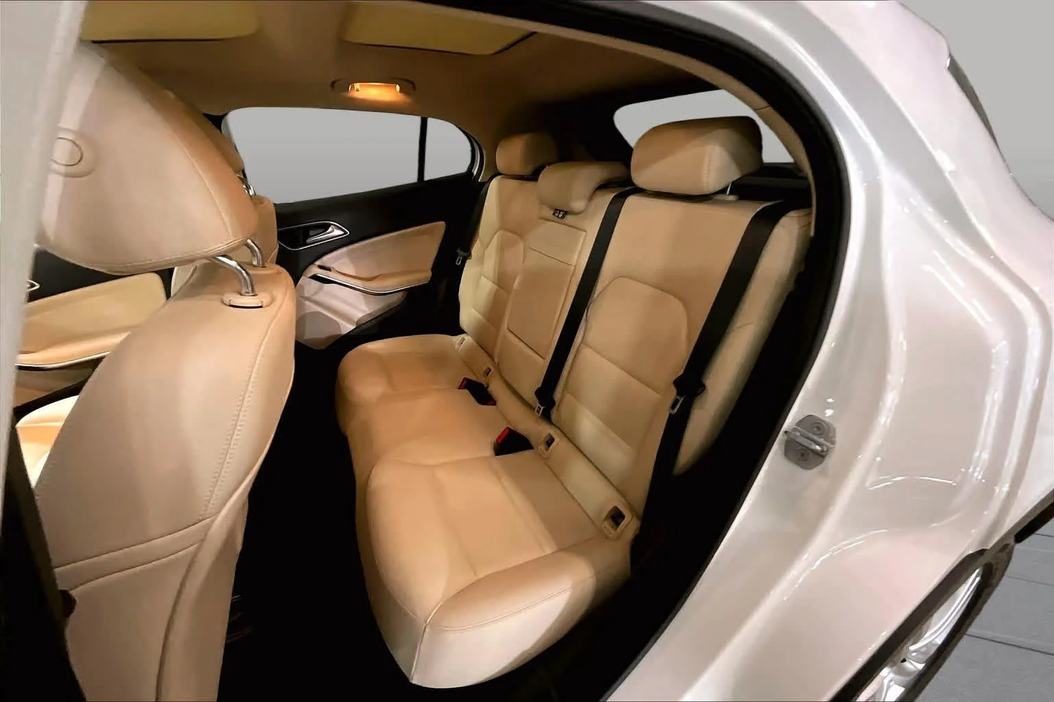 Used 2019 Polar White Mercedes-Benz GLA 250 image 21