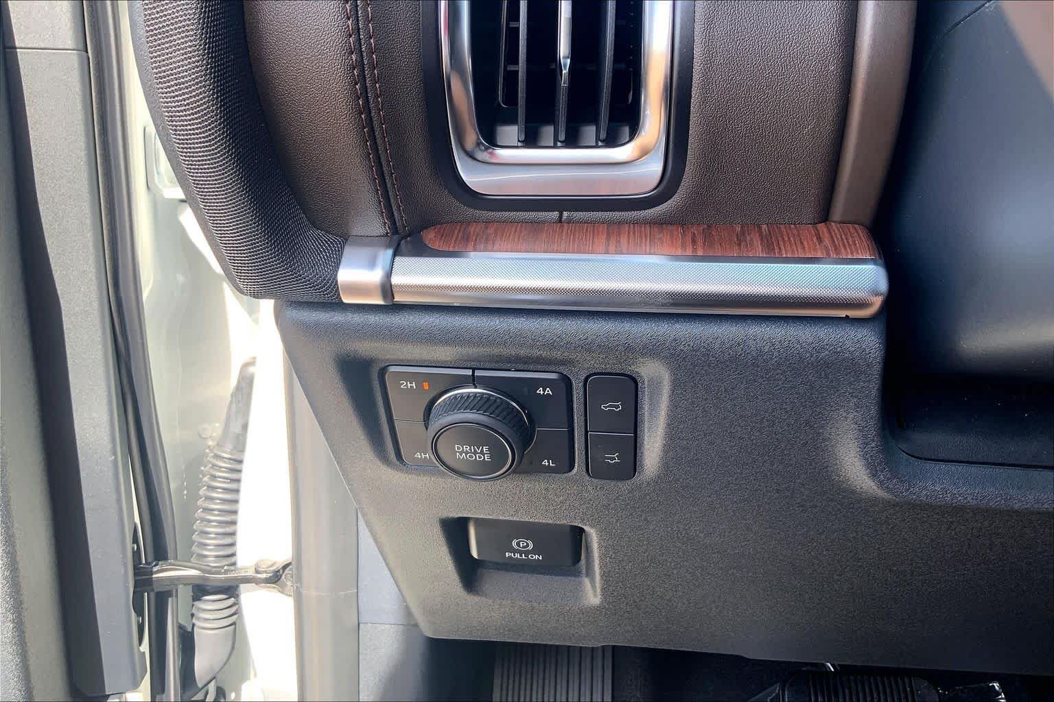 New 2027 Star White Metallic Tri-Coat Ford King Ranch® image 20