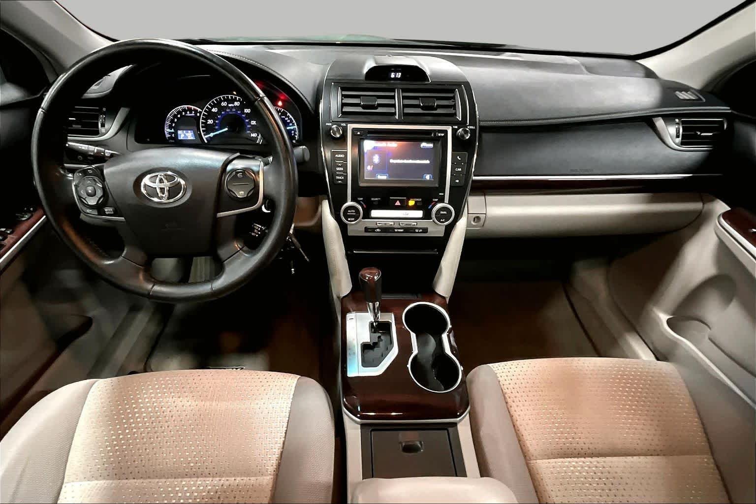 Used 2014 Cypress Pearl Toyota XLE image 15