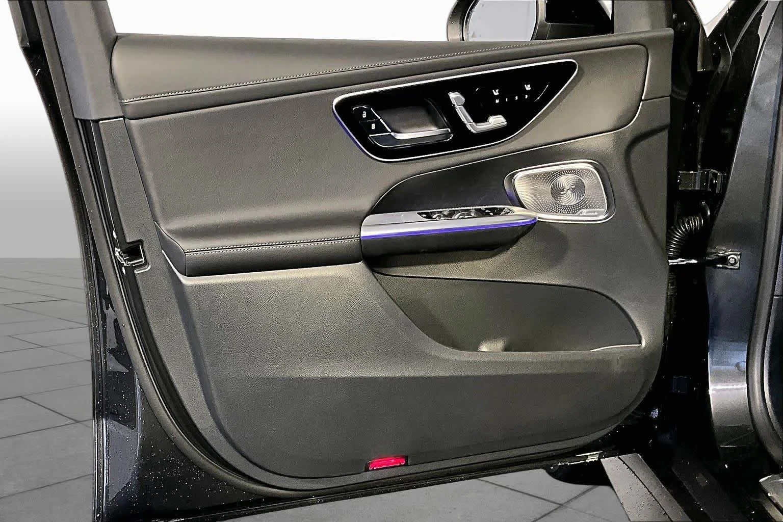 New 2026 Graphite Grey Metallic Mercedes-Benz GLC 300 image 11