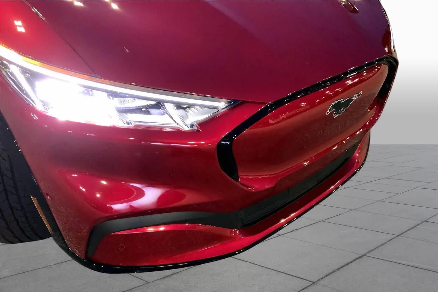 Used 2023 Rapid Red Metallic Tinted Clearcoat Ford Premium image 28