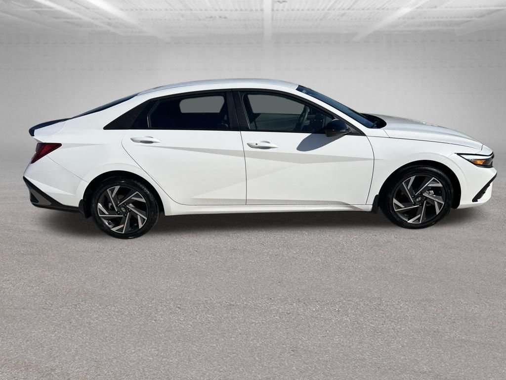 2025 Hyundai Elantra Blue - Photo 7