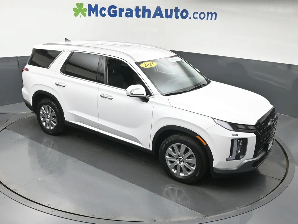 Used 2025 White Hyundai SEL image 3
