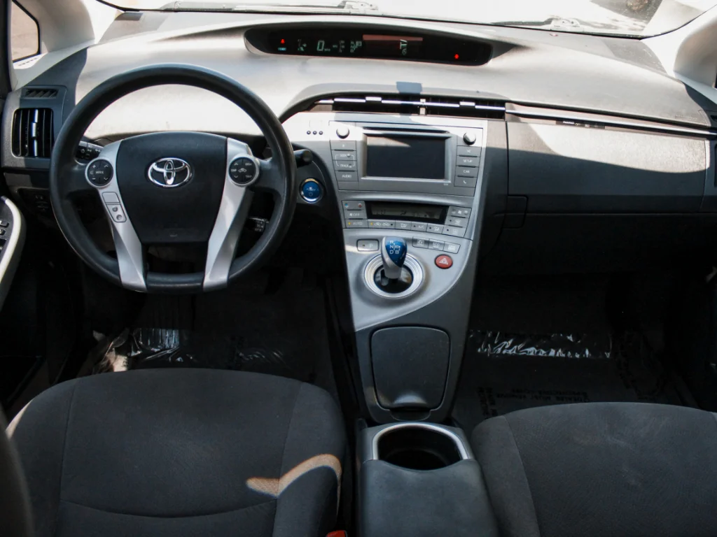 Used 2012 White Toyota One image 21