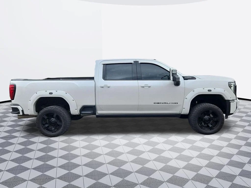 Used 2024 White Frost GMC Denali Ultimate image 7
