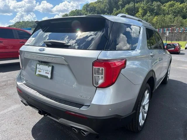 Used 2022 Silver Ford Platinum image 3