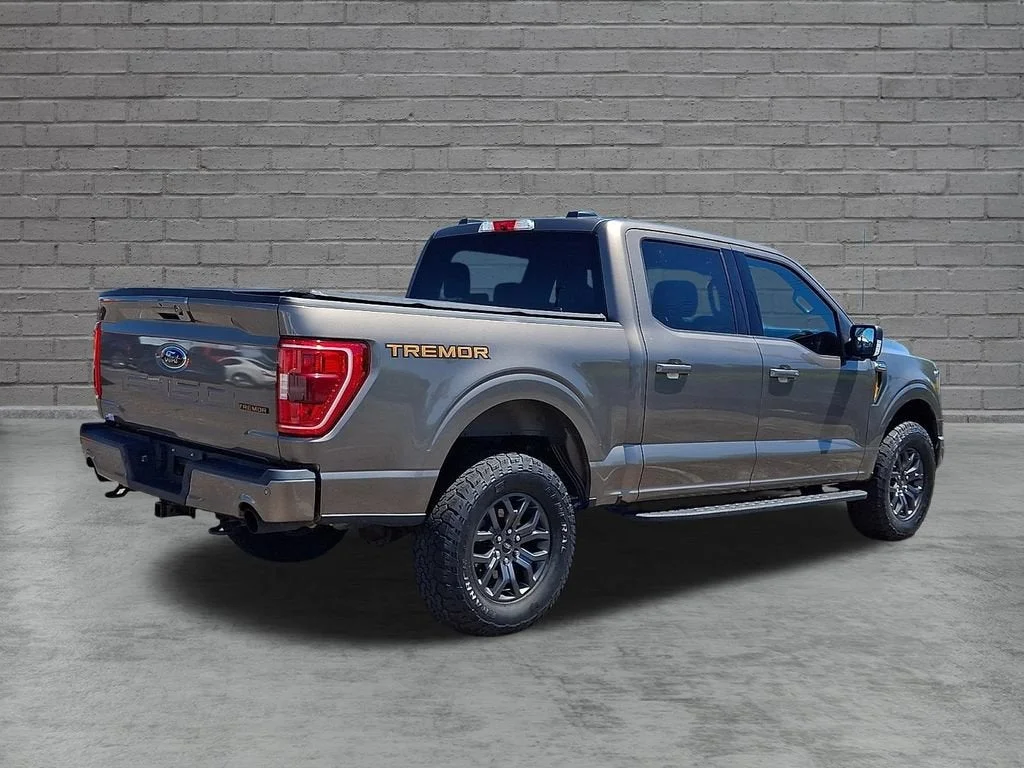 Used 2022  Ford XL image 41