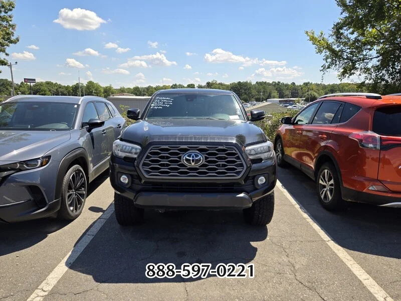 Used 2022 Midnight Black Metallic TOYOTA  image 9
