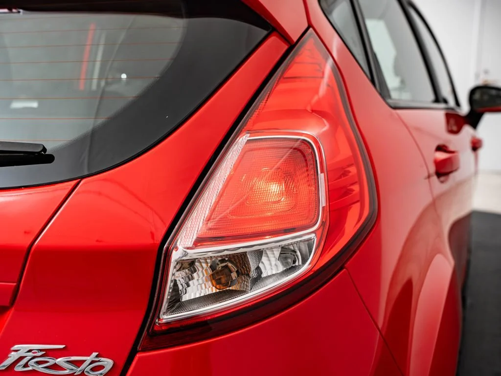 Used 2015 Race Red Ford SE image 9